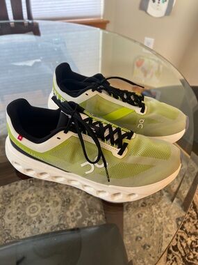 On Running Cloudsurfer Next. Size 10. GUC